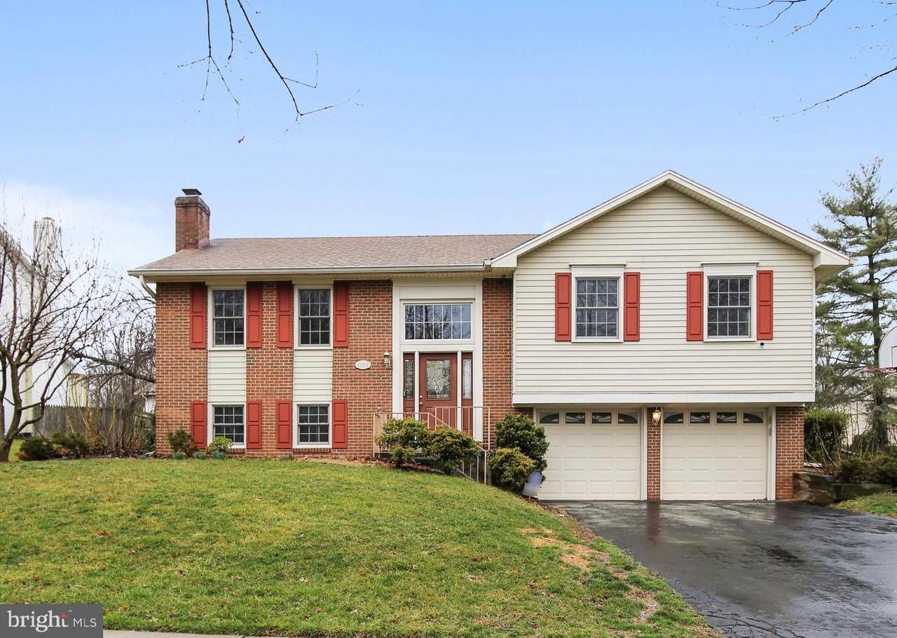1712 Glastonberry Road - Photo 1