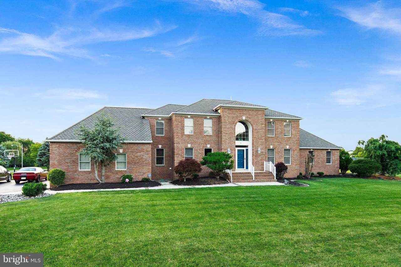 8 Summerhill Drive - Photo 1