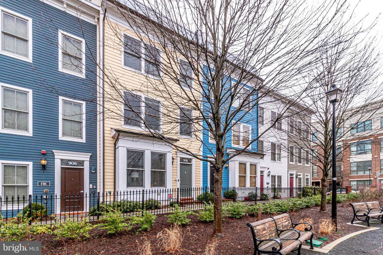 908 Montgomery Street - Photo 1