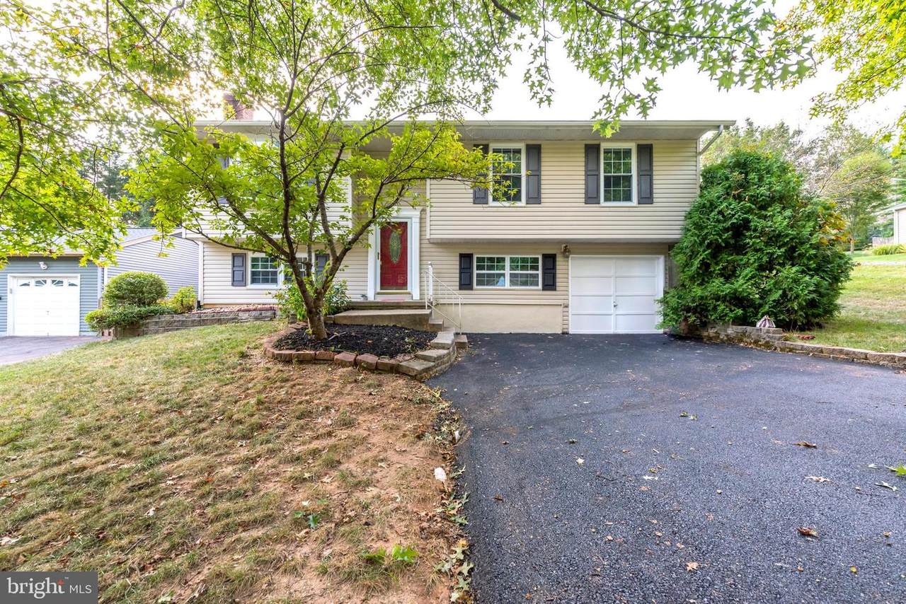 6166 Fairbourne Court - Photo 1