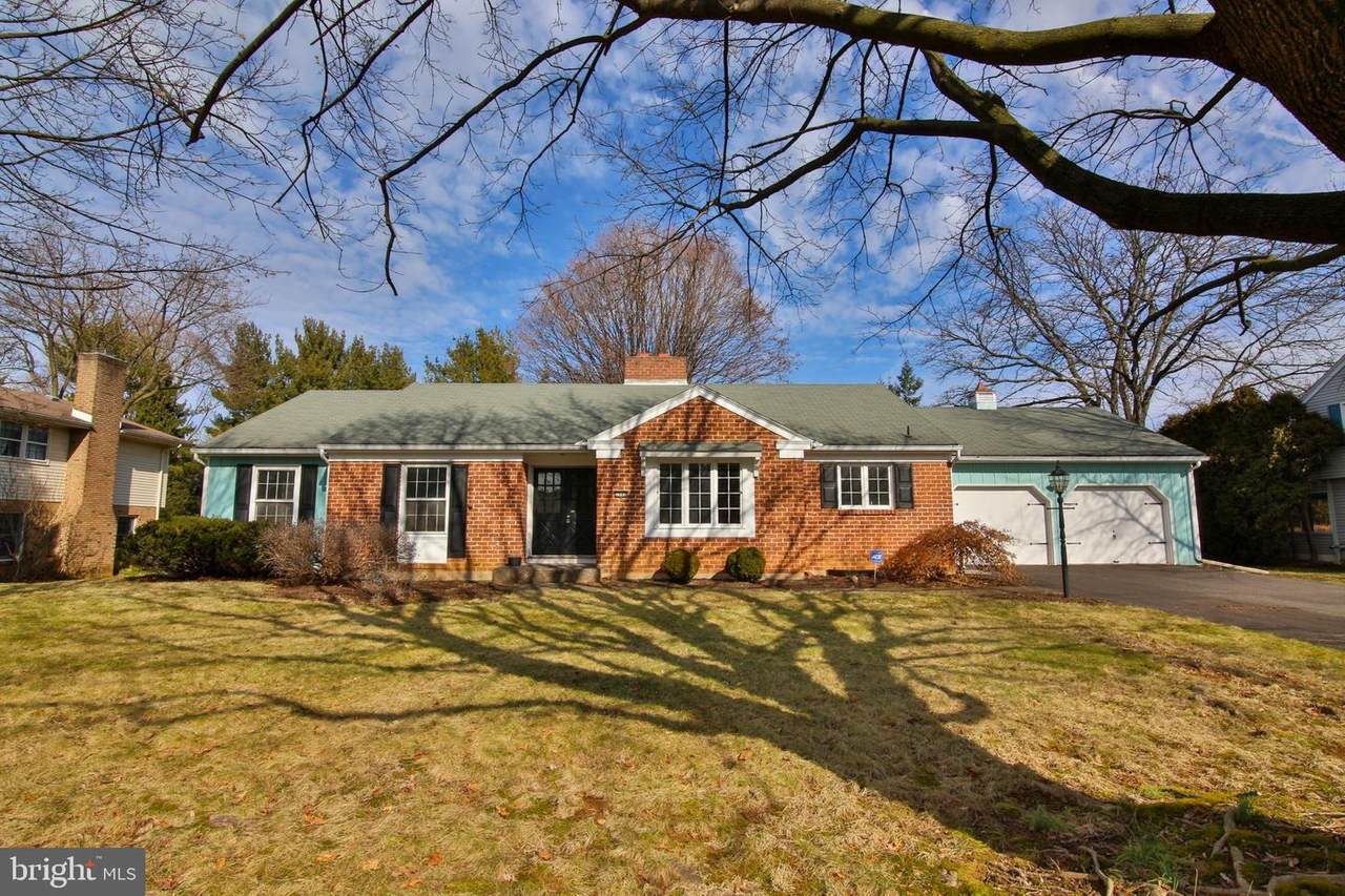 2848 Edgemont Drive - Photo 1