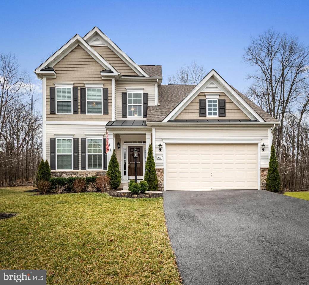 200 Country Club Drive - Photo 1