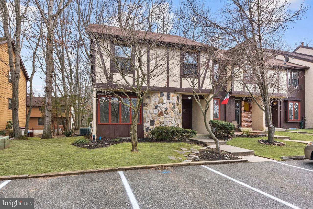 215 Keats Court - Photo 1