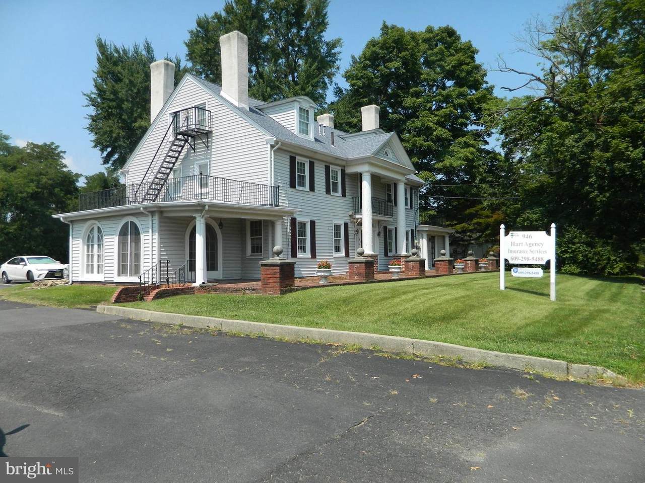 946 Farnsworth Avenue - Photo 1