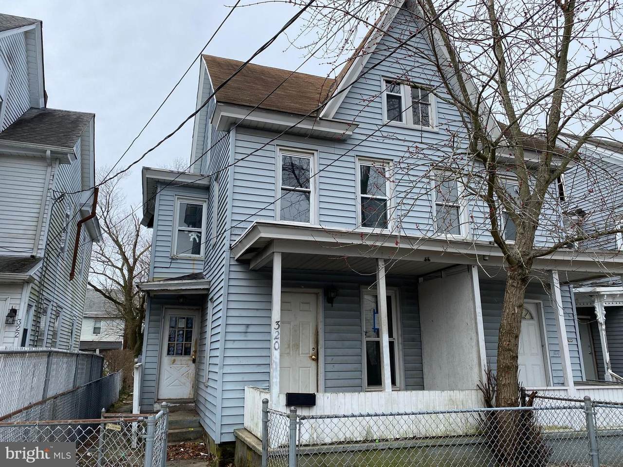 320 4TH Street - Photo 1