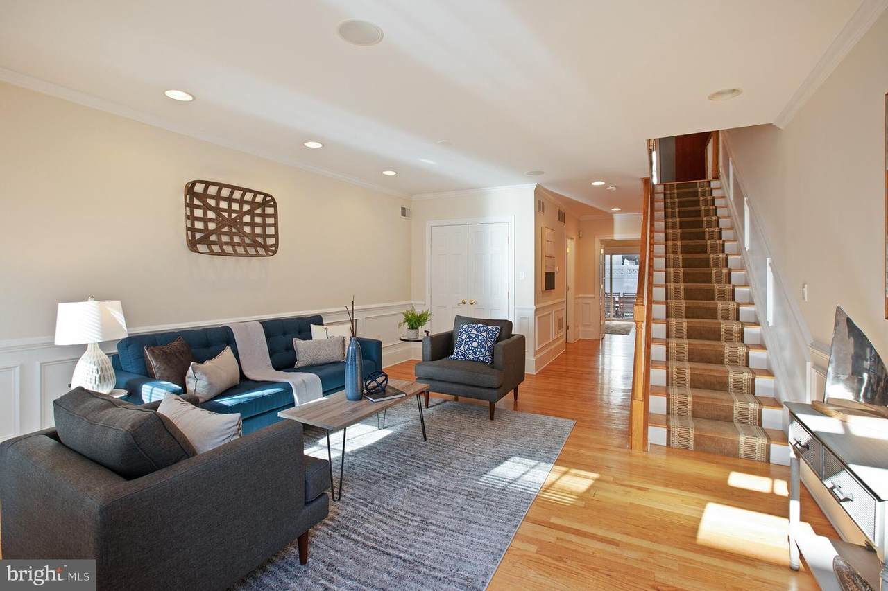 539 Queen Street - Photo 1