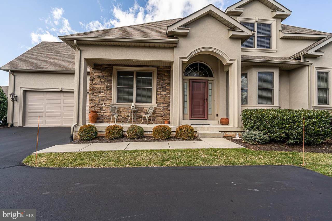 261 Country Club Drive - Photo 1
