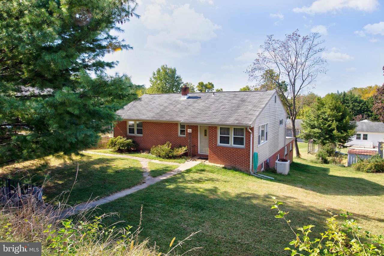 1319 Pine Grove Avenue - Photo 1