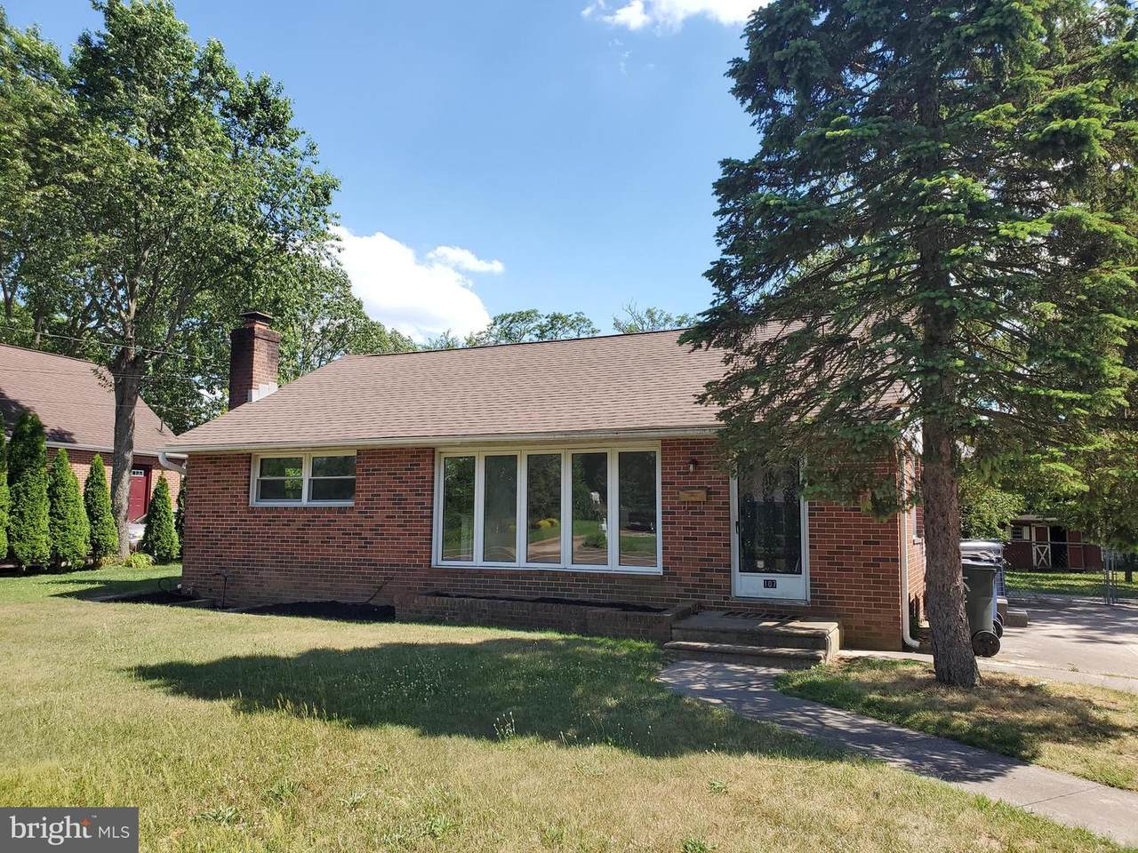 107 Robin Lane - Photo 1