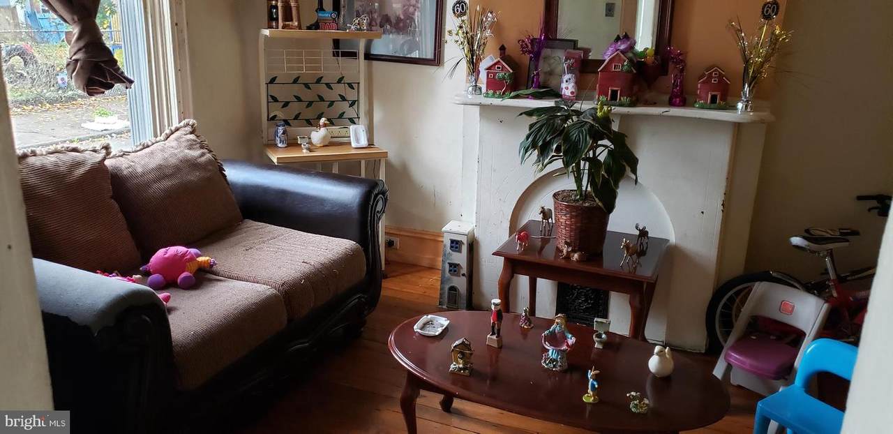 2162 Lambert Street - Photo 1