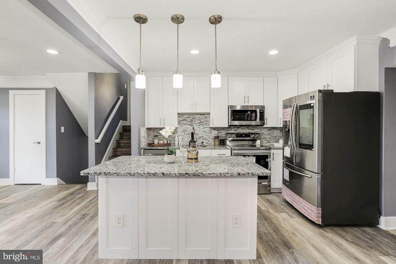 8433 Ravenswood Road - Photo 1