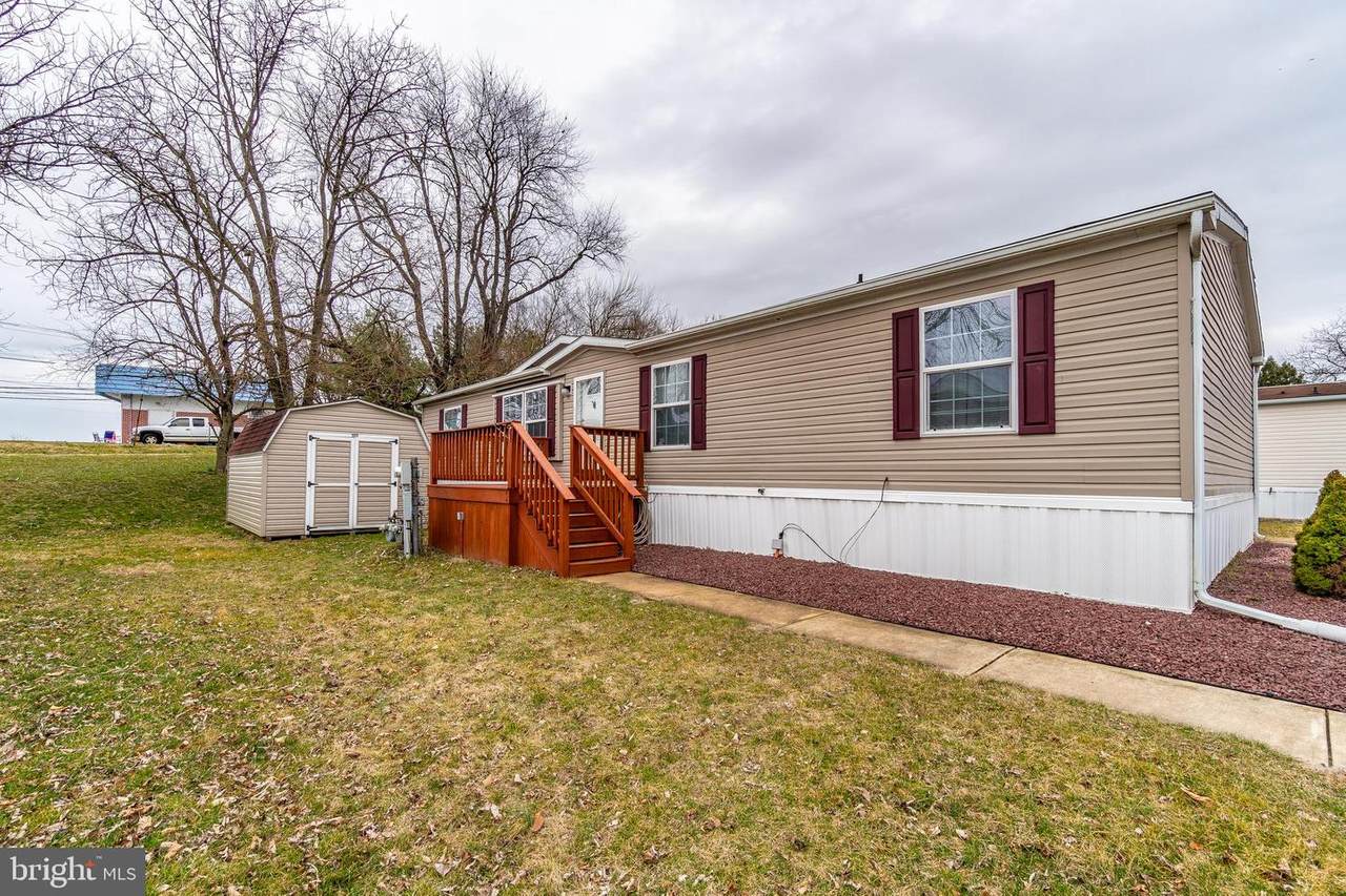 204 Sherry Lane - Photo 1