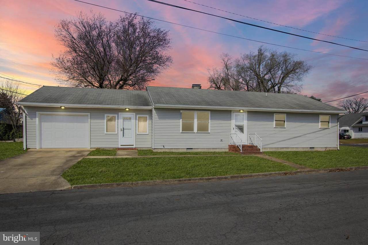 402 Elm Drive - Photo 1