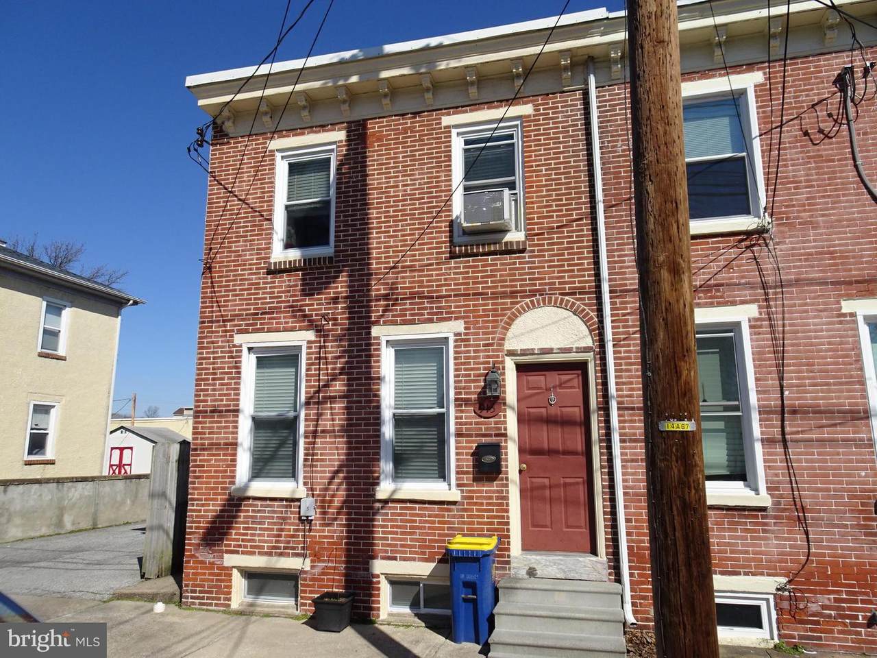 913 Clayton Street - Photo 1
