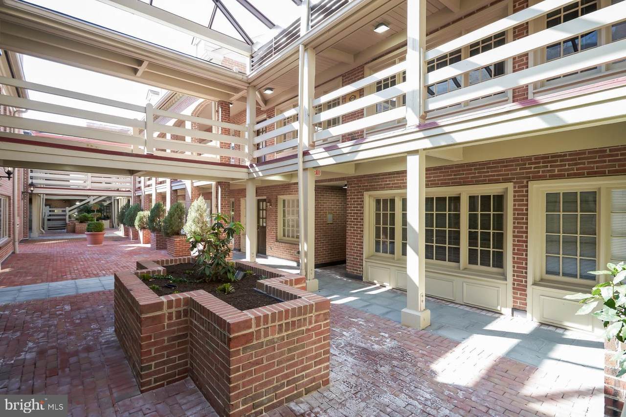 635 Washington Street - Photo 1