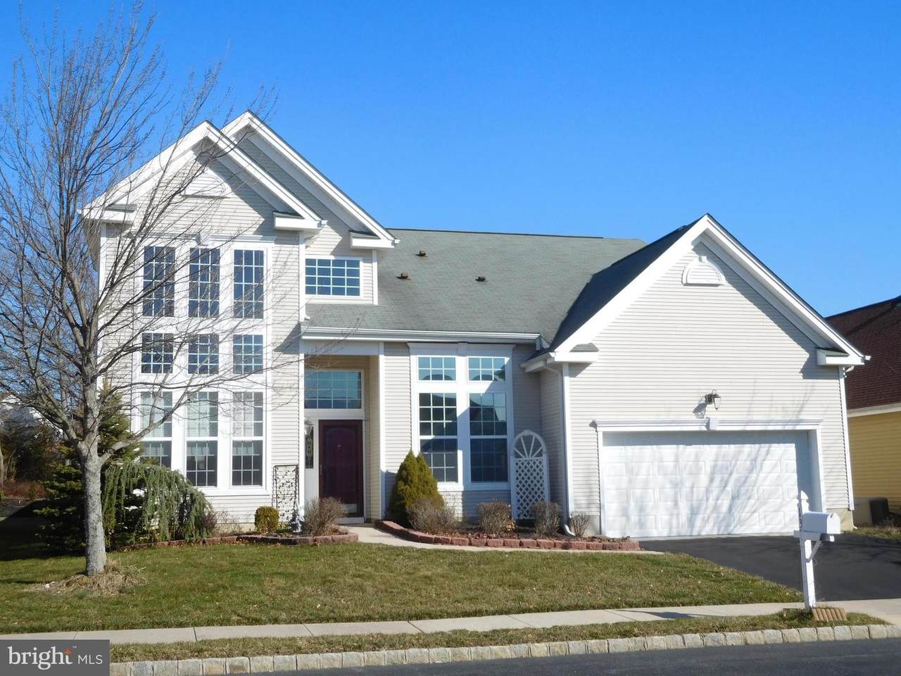 135 Lakeland Drive - Photo 1