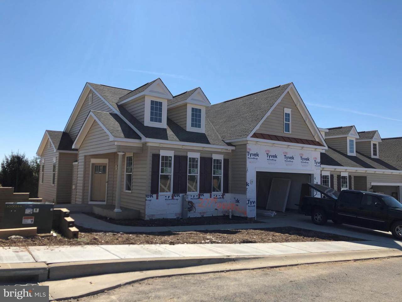 2779 Castlefield Drive - Photo 1