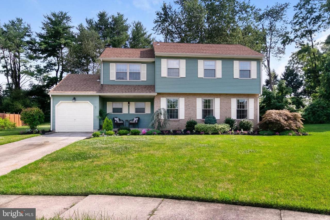 5 Chesterfield Court - Photo 1
