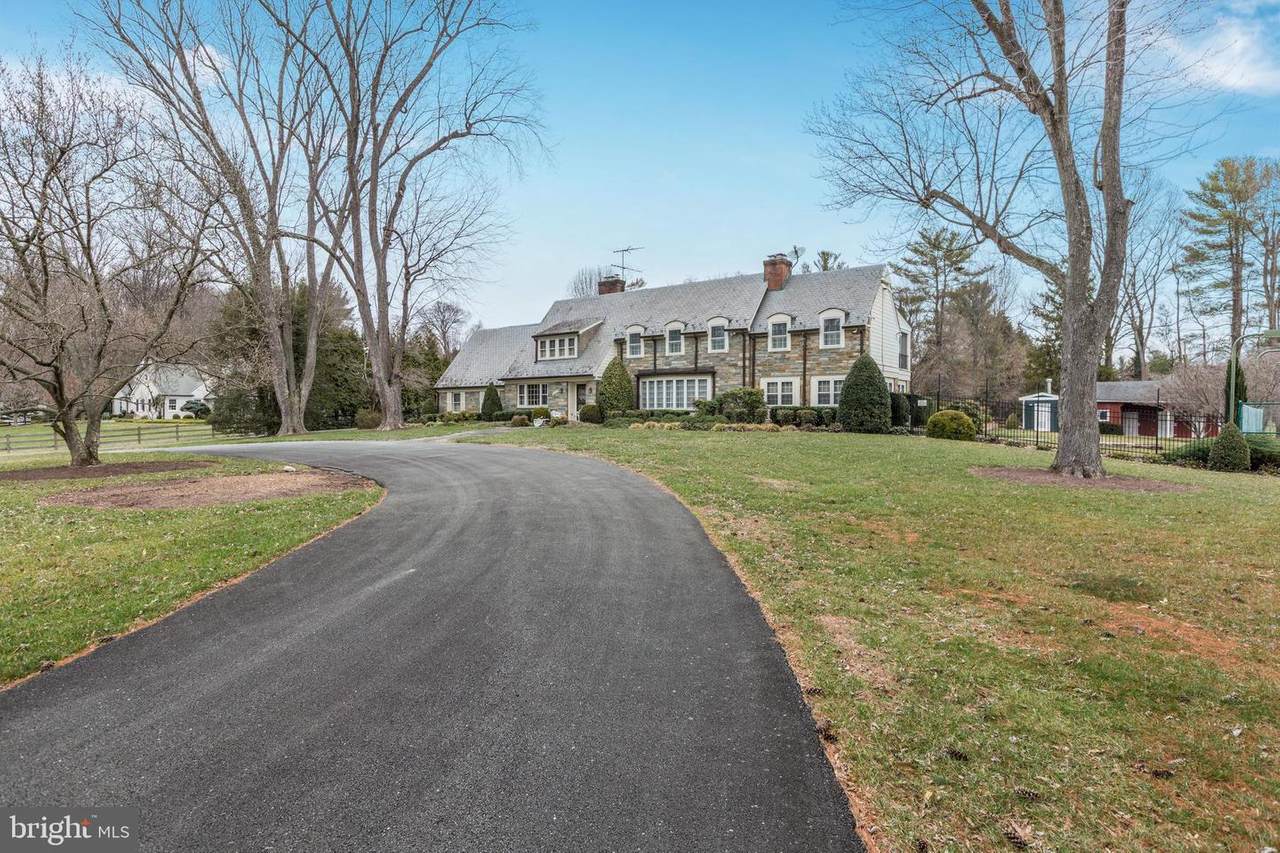10821 Alloway Drive - Photo 1