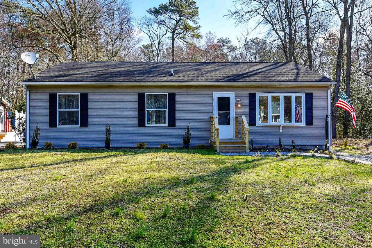 15 Lakewood Drive - Photo 1