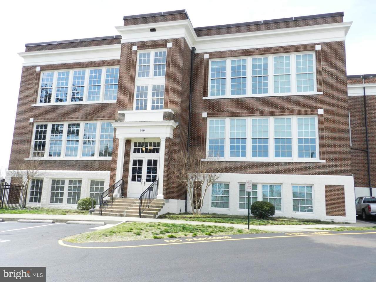 900 Barton Street - Photo 1
