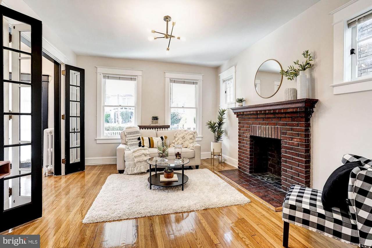 1020 Newton Street - Photo 1