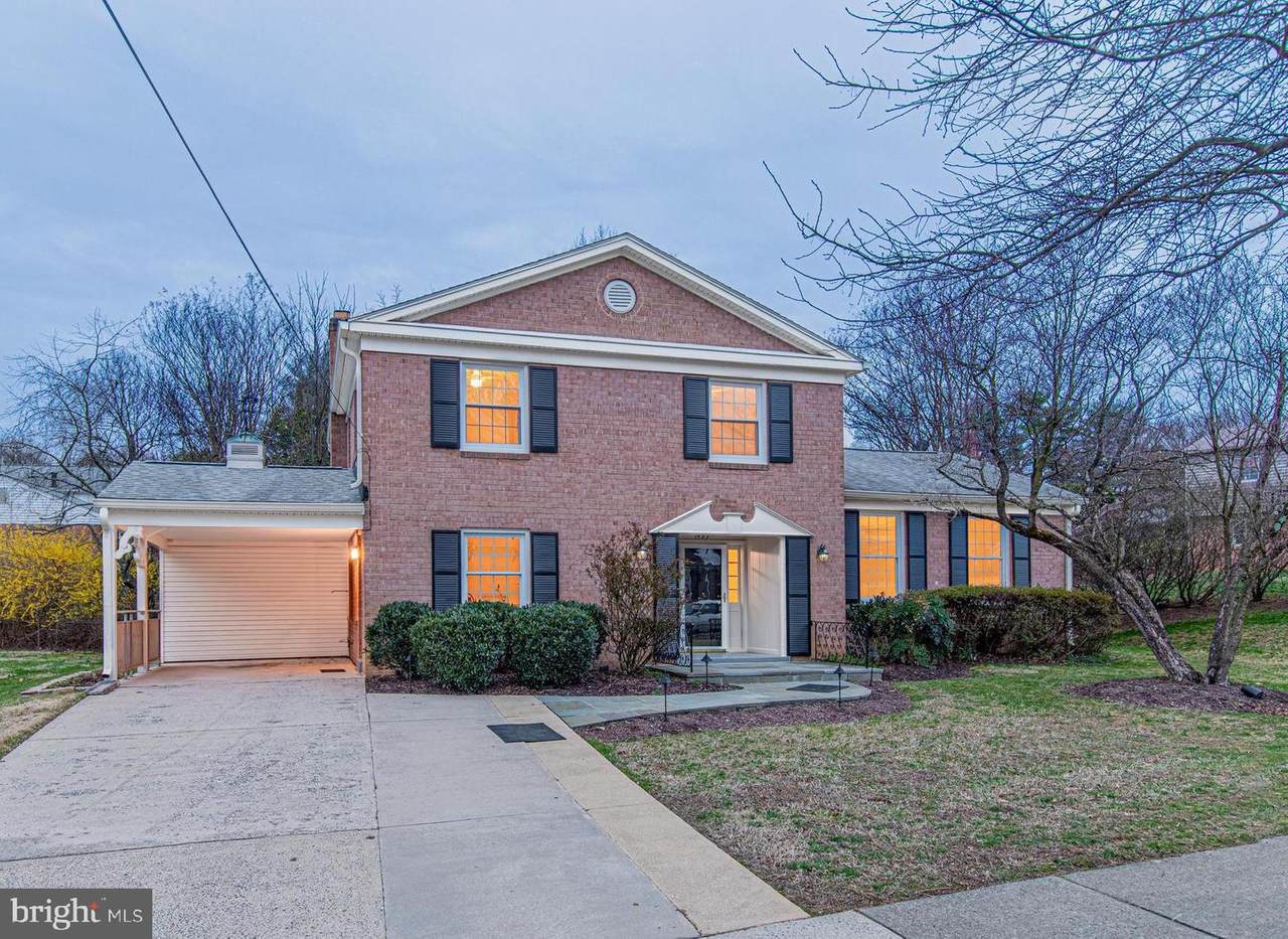 1495 Selworthy Road - Photo 1