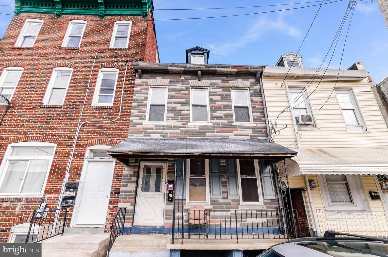 327 9TH Street - Photo 1