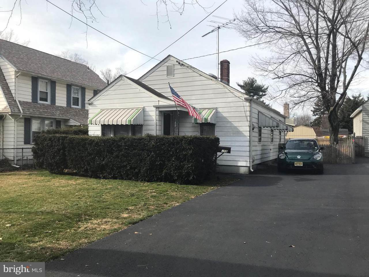 912 Burlington Avenue - Photo 1