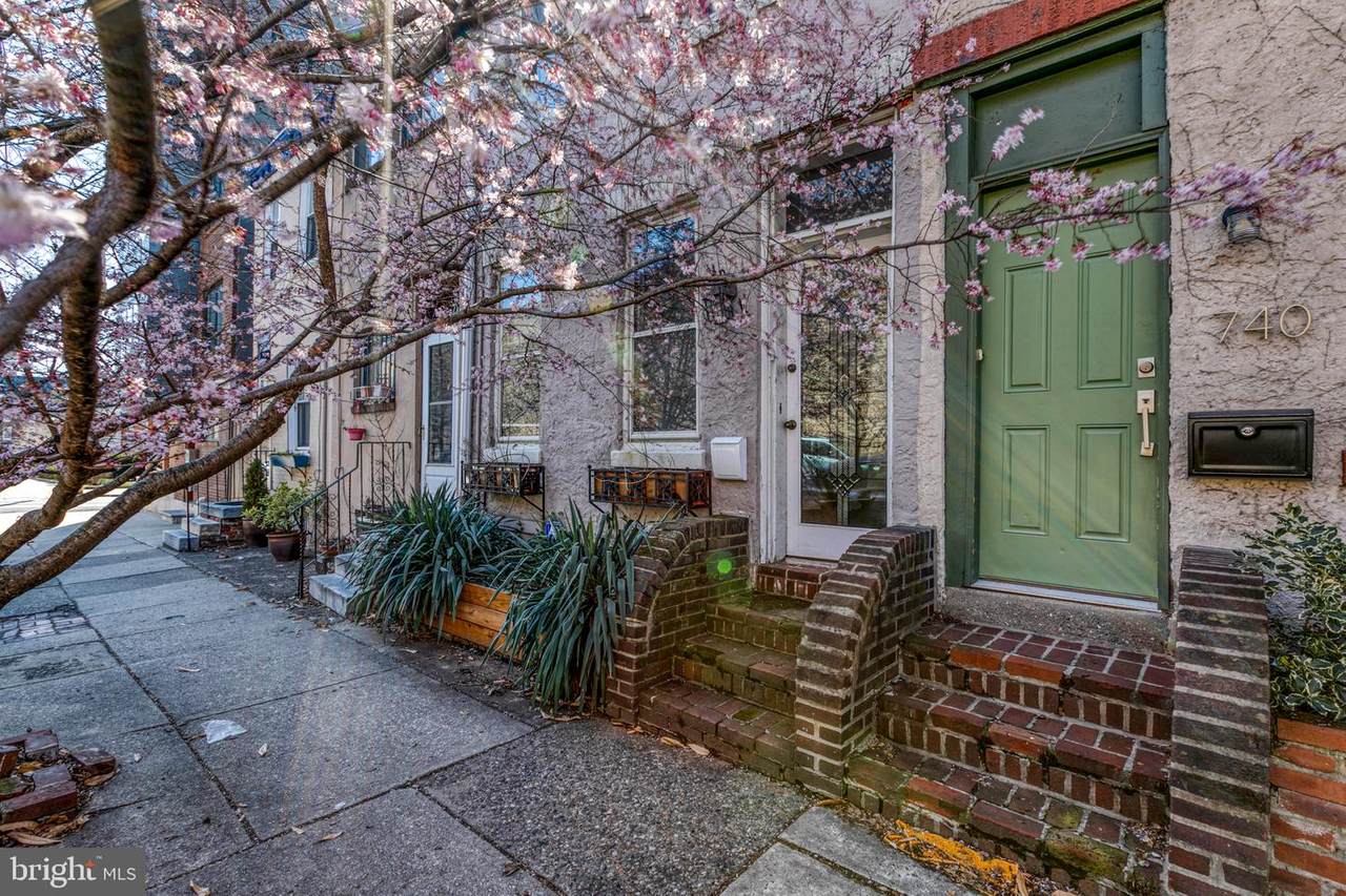 738 22ND Street - Photo 1