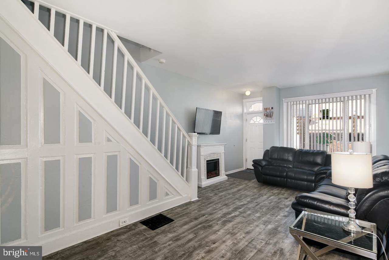 358 Gladstone Street - Photo 1