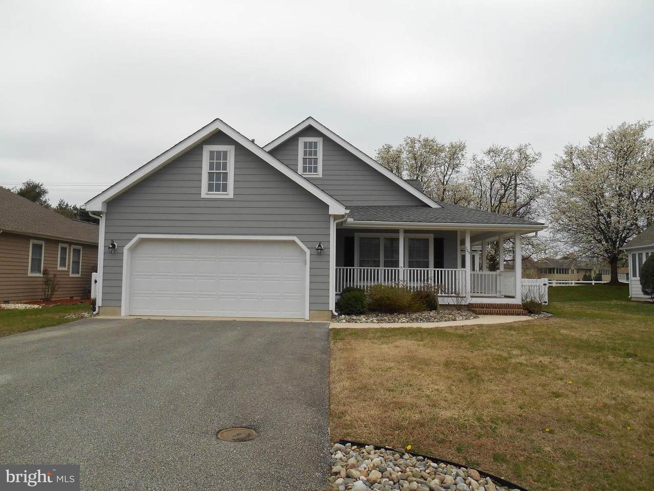 125 Lakeside Drive - Photo 1