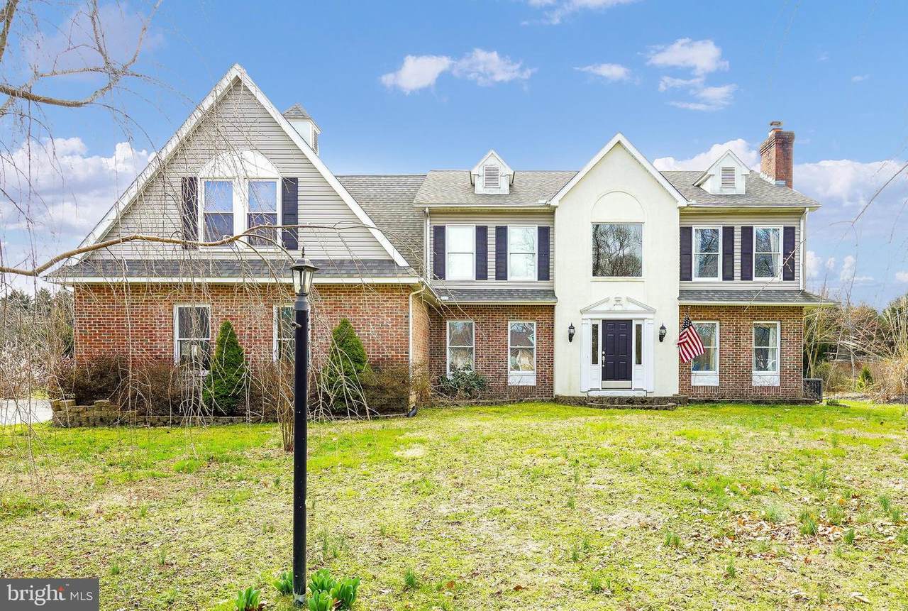 402 Sharon Court - Photo 1