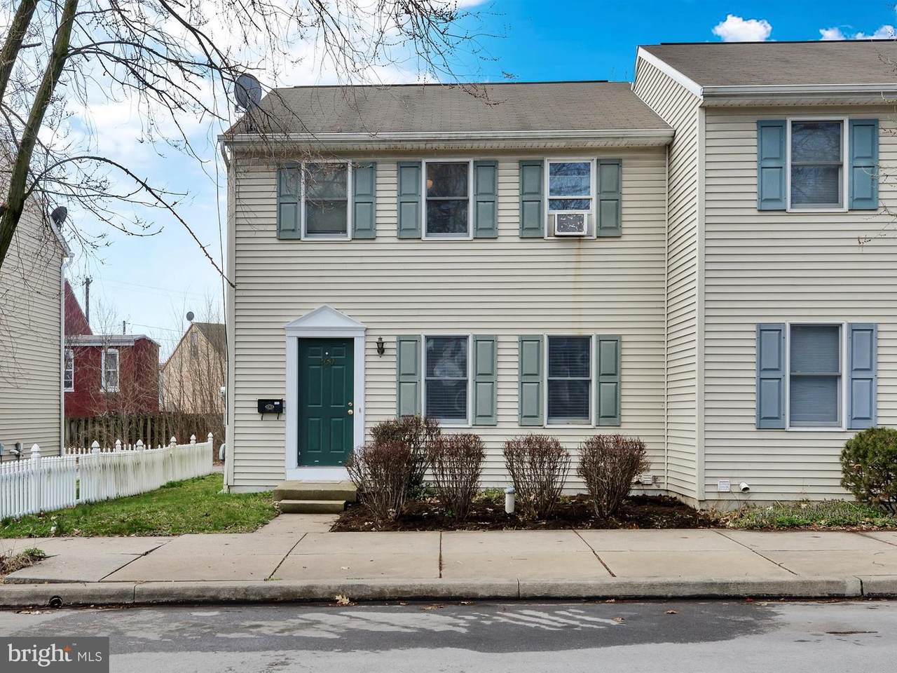 260 4TH Street - Photo 1