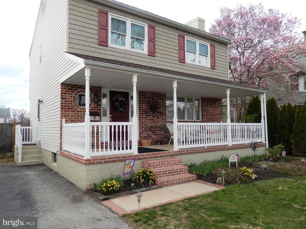 1127 Morton Avenue - Photo 1