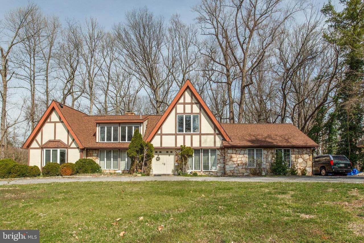 854 Coachway - Photo 1