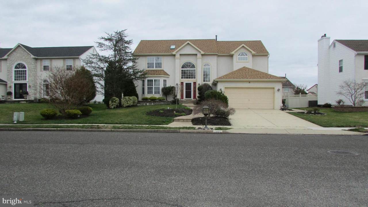 34 Lexington Circle - Photo 1