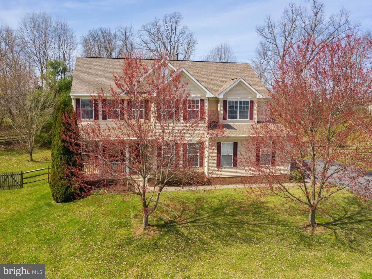 135 Greenbriar Circle - Photo 1