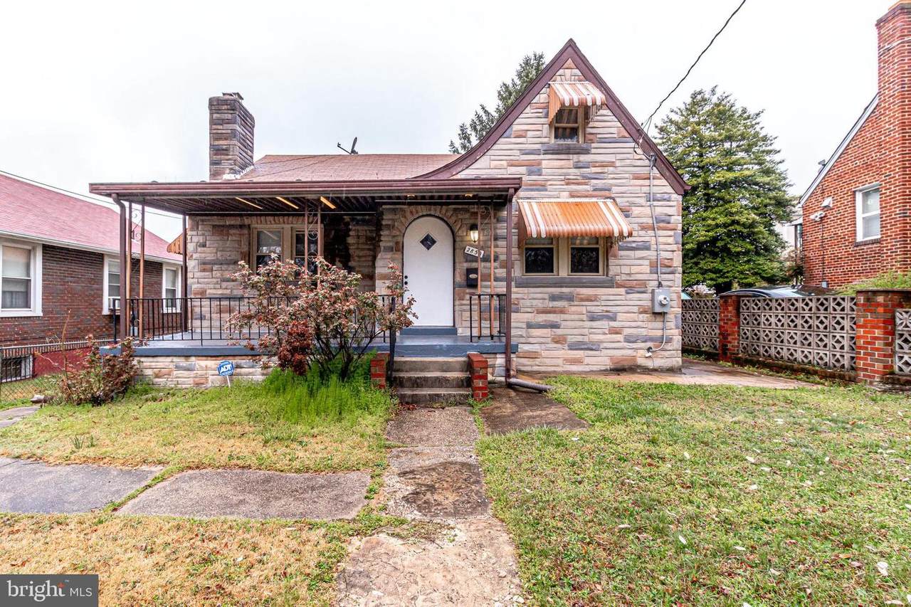 2850 Vista Street - Photo 1
