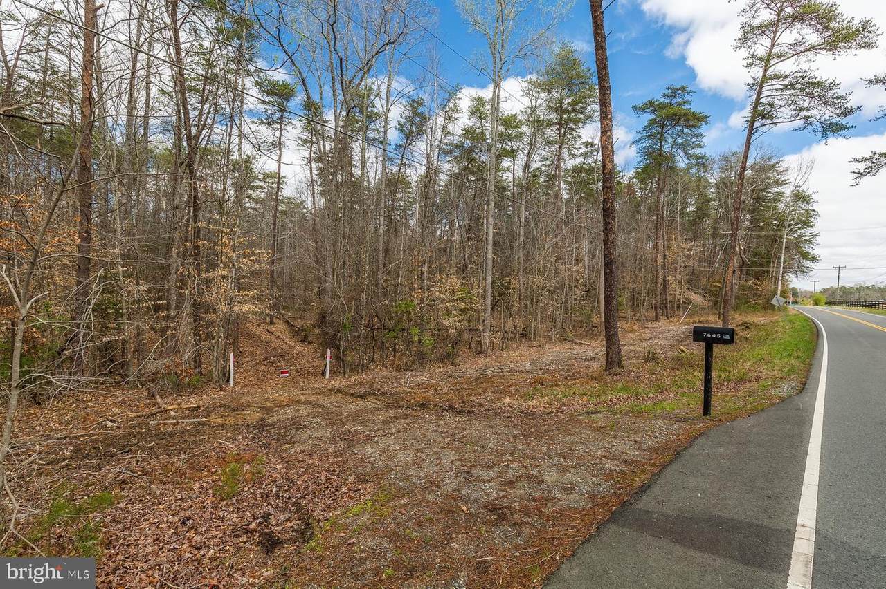 7605 River Road - Photo 1