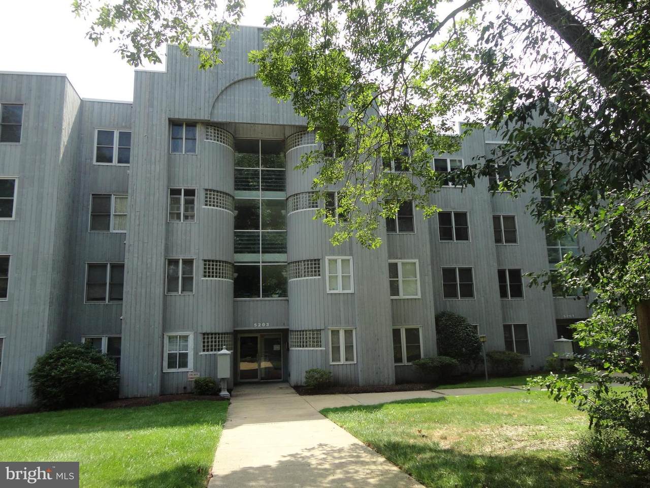 5203 Le Parc Drive - Photo 1