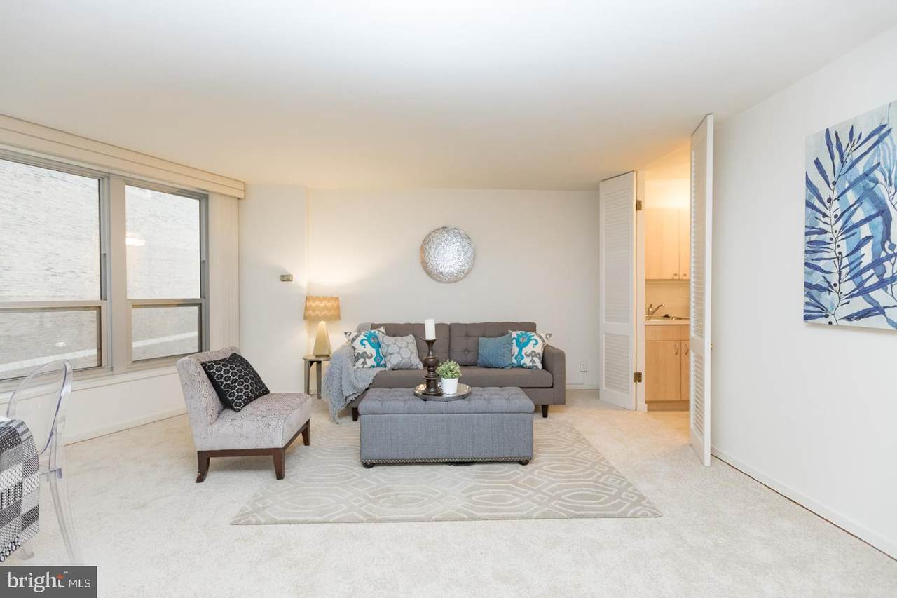 224-30 Rittenhouse Square - Photo 1