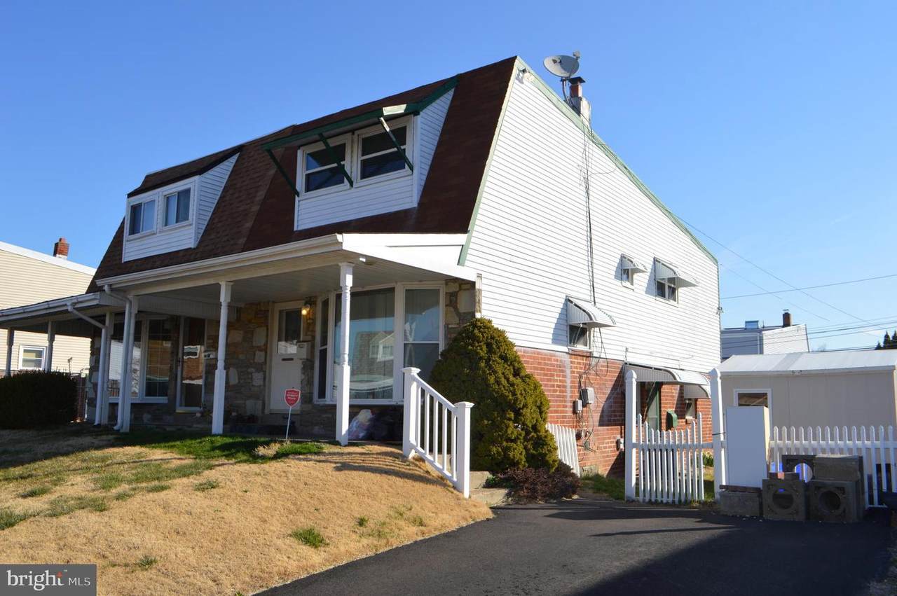 1023 Foster Street - Photo 1