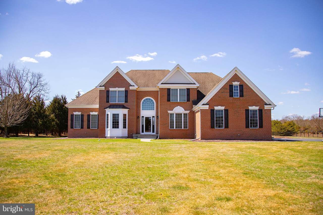 32 Oxford Circle - Photo 1