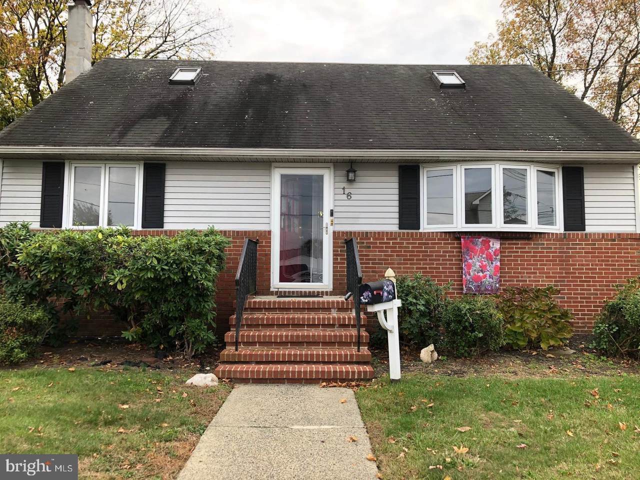 16 9TH Avenue - Photo 1