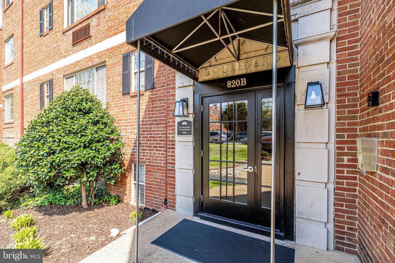 820 Washington Street - Photo 1
