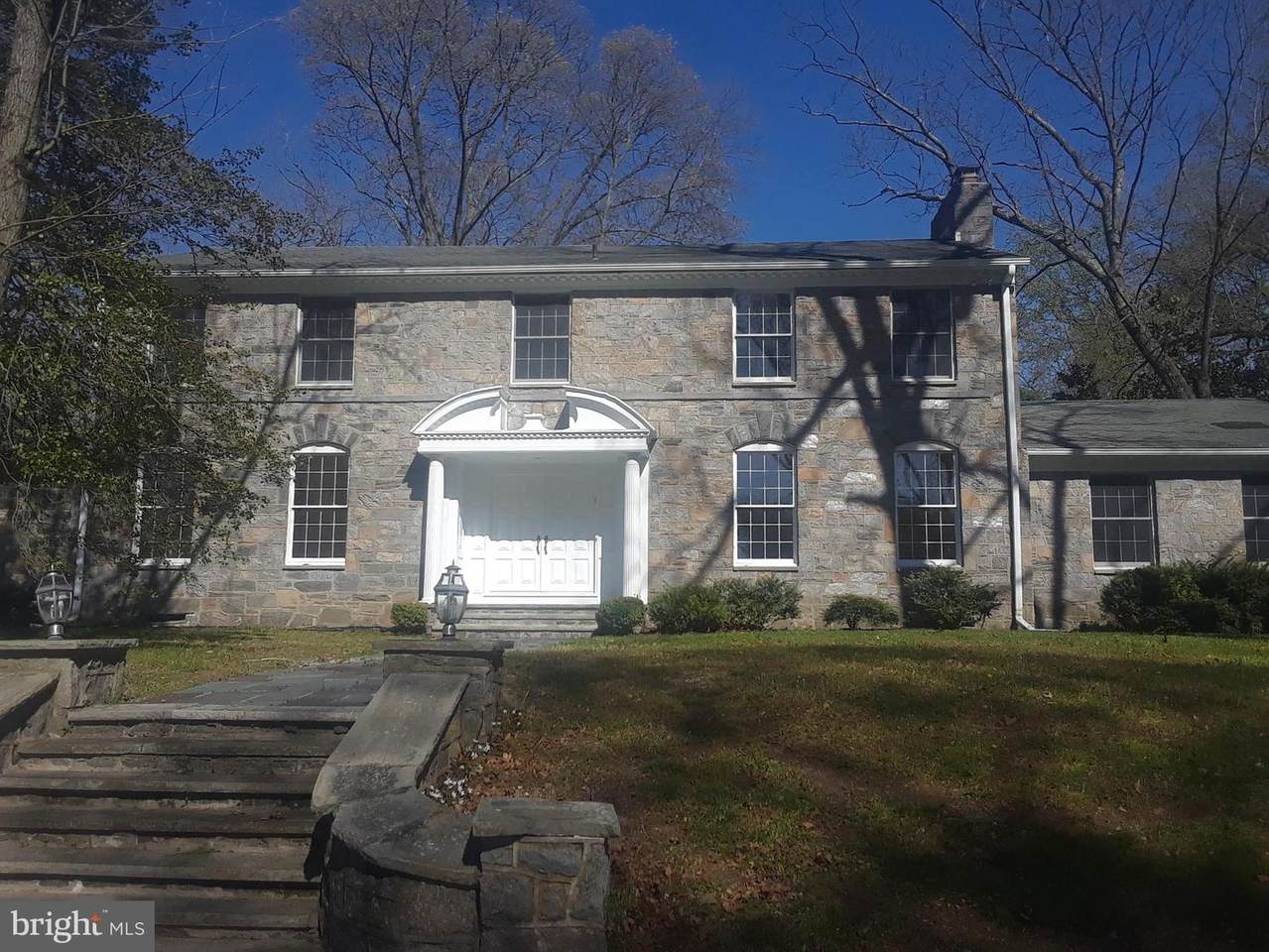 213 Knoll Drive - Photo 1