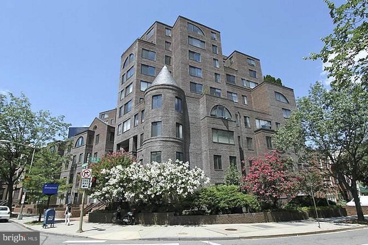 3 Washington Circle - Photo 1