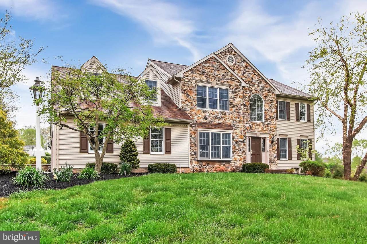 1119 Pinehurst Place - Photo 1