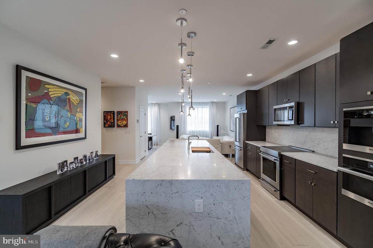 804 Lakeview Court - Photo 1
